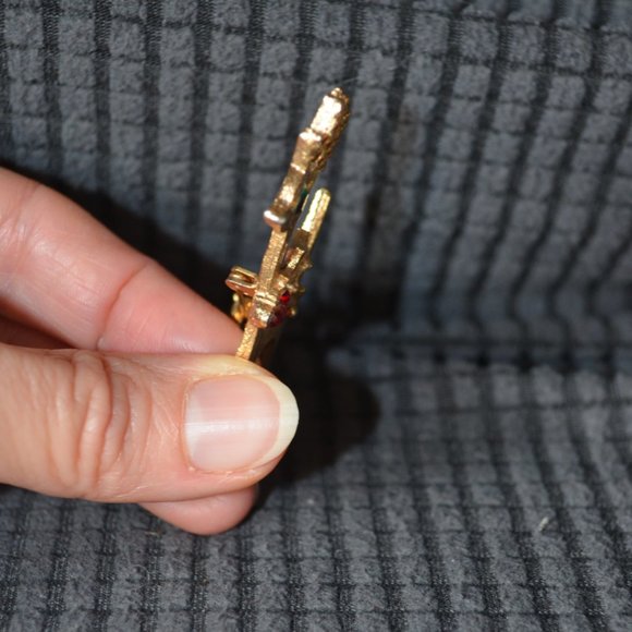 Vintage Unknown Brooch Pin Christmas Deer Rhinestones Golden-Green-Red (2 1/4') - Picture 4 of 4